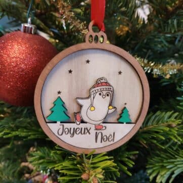 pingouin sur patin à glace décoration de sapin joyeux noël